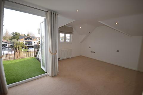 21 Riversdale Road, Thames Ditton, KT7 0QN