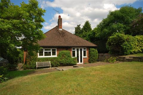 2 bedroom bungalow for sale - Hillary Road, Farnham, Surrey, GU9