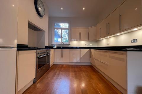4 bedroom end of terrace house to rent, London SW16