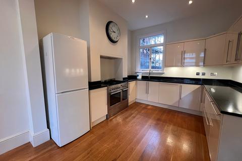 4 bedroom end of terrace house to rent - London SW16