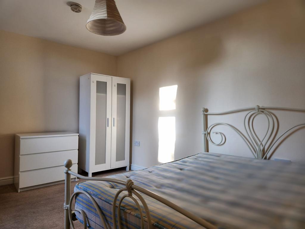 4 bed room - house share to rent Smawthorne Lane,