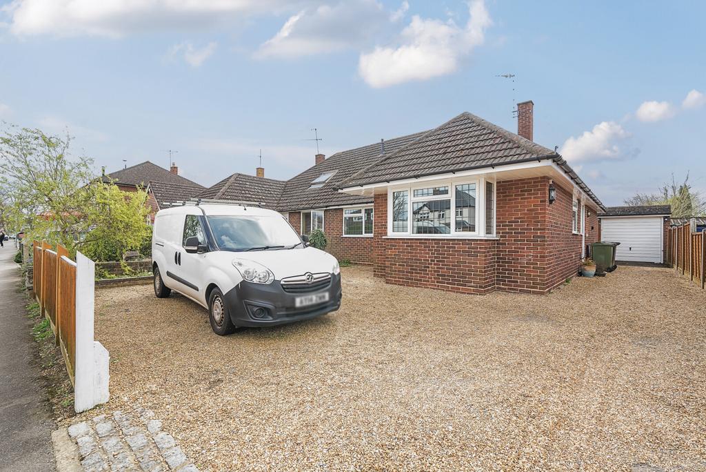 Send Road, Send, Woking, GU23 3 bed bungalow for sale - £500,000