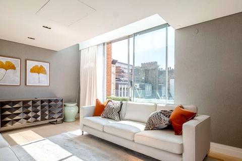 3 bedroom penthouse to rent, Green Street, London W1K