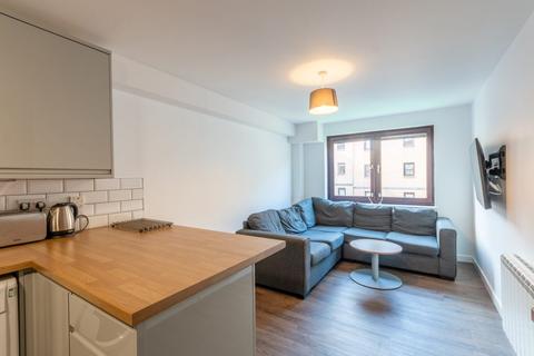 5 bedroom flat to rent, 1413L – West Bryson Road, Edinburgh, EH11 1EH
