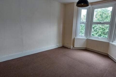 3 bedroom flat to rent - Walthamstow E17