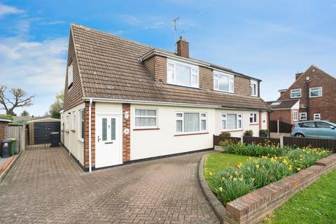 3 bedroom semi-detached house for sale - Willow Drive, Rayleigh, SS6