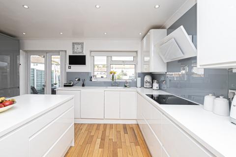 16 Green Glade, Theydon Bois, Epping, CM16 7LY