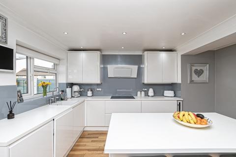 16 Green Glade, Theydon Bois, Epping, CM16 7LY