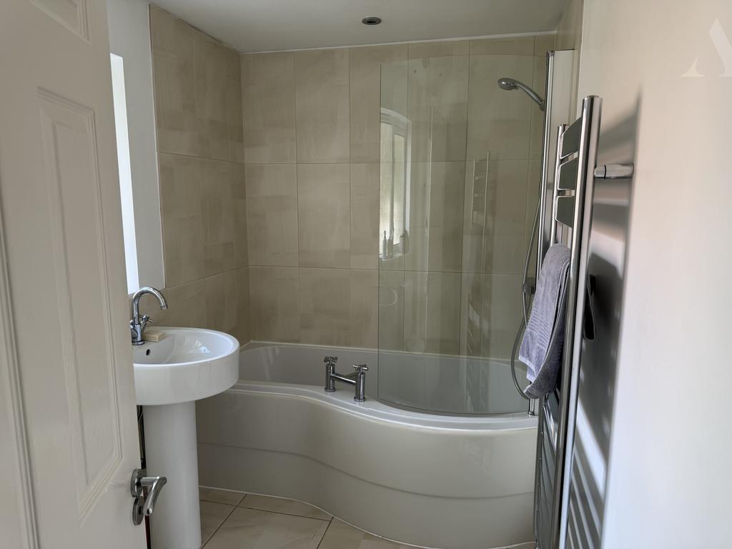 Cornbury Grove Bathroom