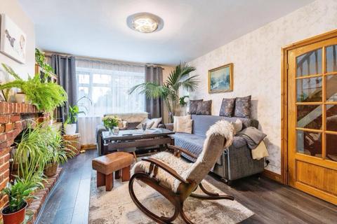 76 Park Lane, London, N9 9BQ