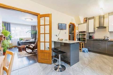76 Park Lane, London, N9 9BQ