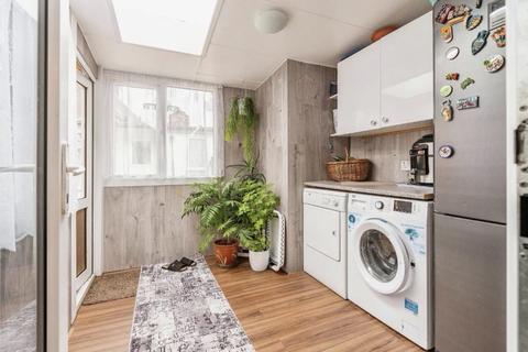 76 Park Lane, London, N9 9BQ