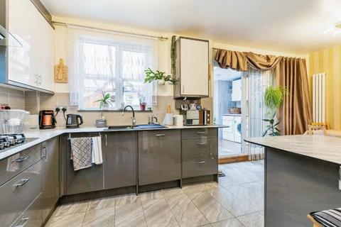 76 Park Lane, London, N9 9BQ