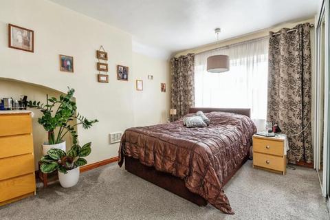 76 Park Lane, London, N9 9BQ