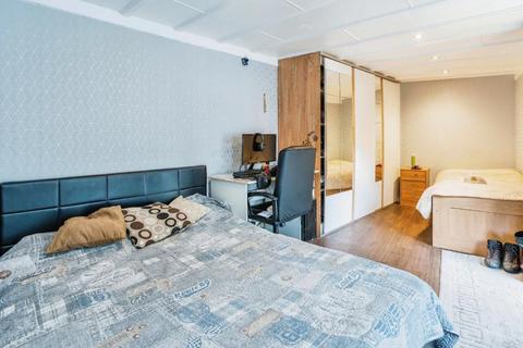 76 Park Lane, London, N9 9BQ