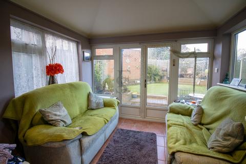 3 bedroom end of terrace house for sale, Bloxham Road, New Parks