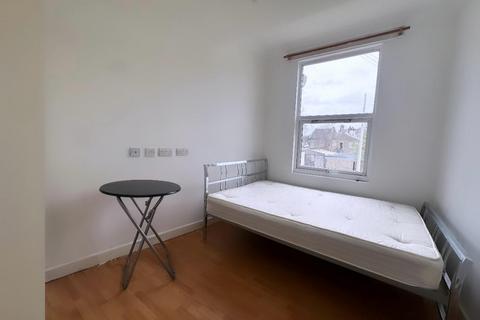 1 bedroom in a house share to rent, Torrens Road, London E15