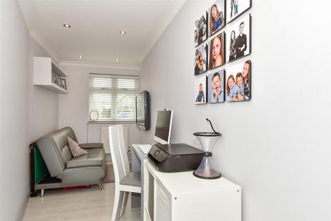 2 Arcadia Road, Istead Rise, Gravesend, DA13 9EH
