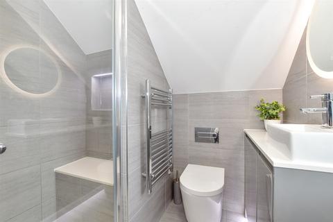2 Arcadia Road, Istead Rise, Gravesend, DA13 9EH