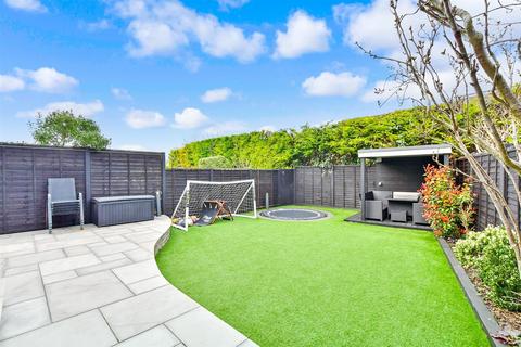 2 Arcadia Road, Istead Rise, Gravesend, DA13 9EH