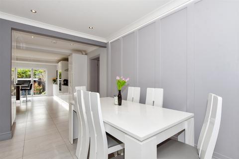 2 Arcadia Road, Istead Rise, Gravesend, DA13 9EH