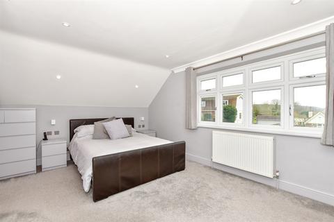 2 Arcadia Road, Istead Rise, Gravesend, DA13 9EH