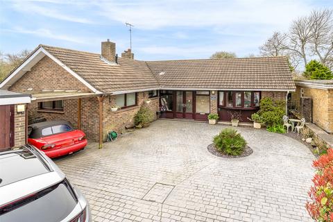 3 bedroom bungalow for sale - Polperro Close, Ferring, Worthing, West Sussex, BN12