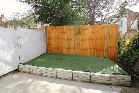 2 bedroom maisonette to rent, Chapter Road, Willesden