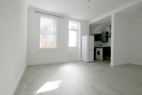 2 bedroom maisonette to rent, Chapter Road, Willesden