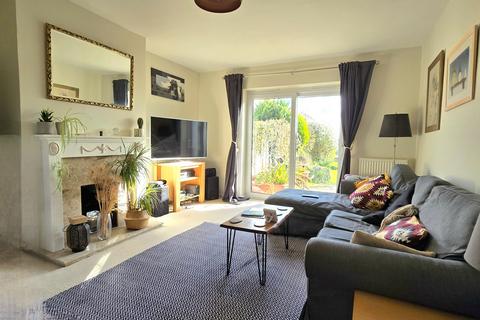 2 bedroom bungalow to rent - Hazell Road, Farnham