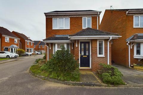 3 bedroom link detached house for sale, Grebe Close, Aylesbury HP19