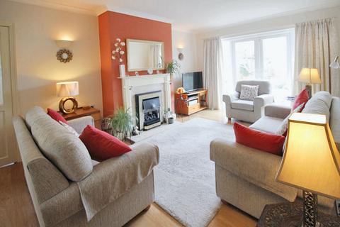 3 bedroom bungalow for sale - Canterbury Way, Wideopen, Newcastle Upon Tyne, England, NE13 6JN