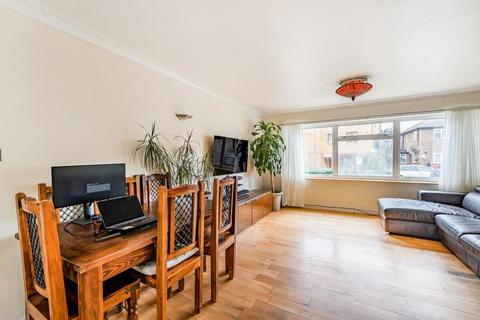 2 bedroom flat for sale, Temple Close,  Finchley,  N3