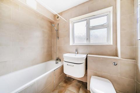 2 bedroom flat for sale, Temple Close,  Finchley,  N3