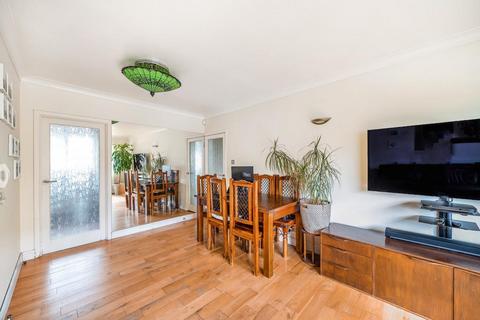 1 Temple Close, London, N3 3SB