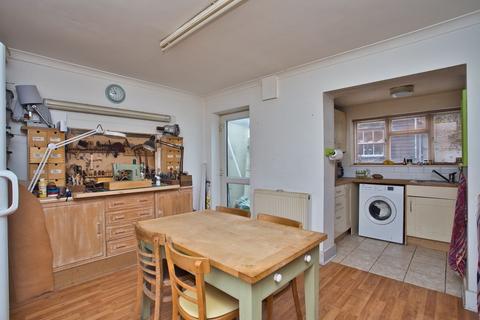16 Burrow Road, Folkestone, CT19 6DH
