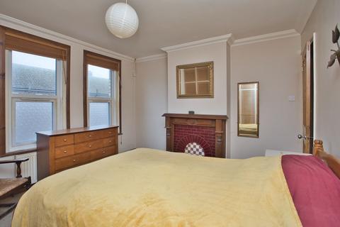 16 Burrow Road, Folkestone, CT19 6DH