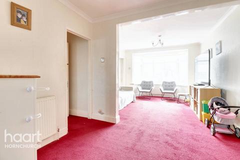 2 bedroom end of terrace house for sale - Benets Road, Hornchurch