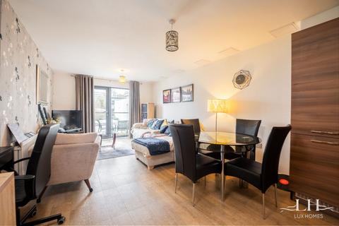 2 bedroom apartment for sale, Adlington House, Brentwood