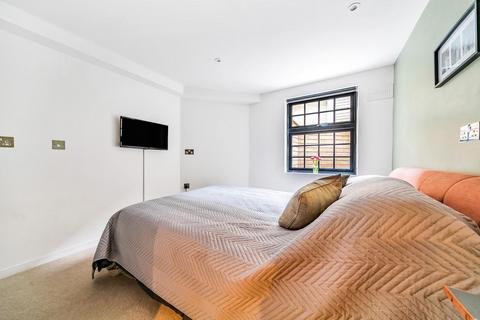 2 bedroom flat for sale - Archway Road, Highgate