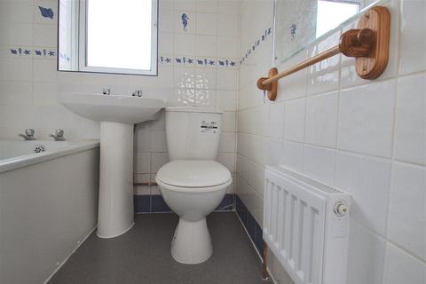 2 bedroom end of terrace house to rent, Peartree Road, Luton LU2