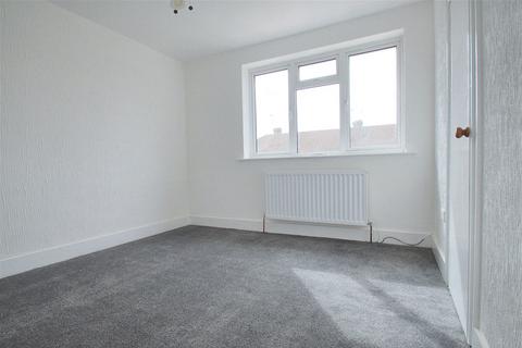 2 bedroom end of terrace house to rent, Peartree Road, Luton LU2