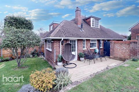 3 bedroom chalet for sale - Downs Close, Maidstone