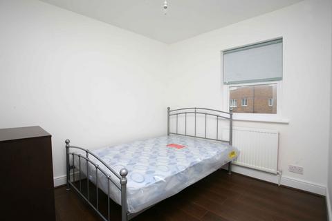 3 bedroom flat to rent, Trundleys Road, London SE8