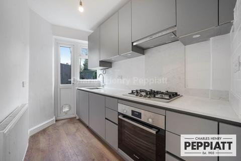 2 bedroom house to rent, Hutton Grove, Woodside Park, N12