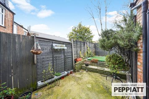 2 bedroom house to rent, Hutton Grove, Woodside Park, N12