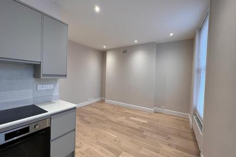 1 bedroom apartment to rent - London SW20