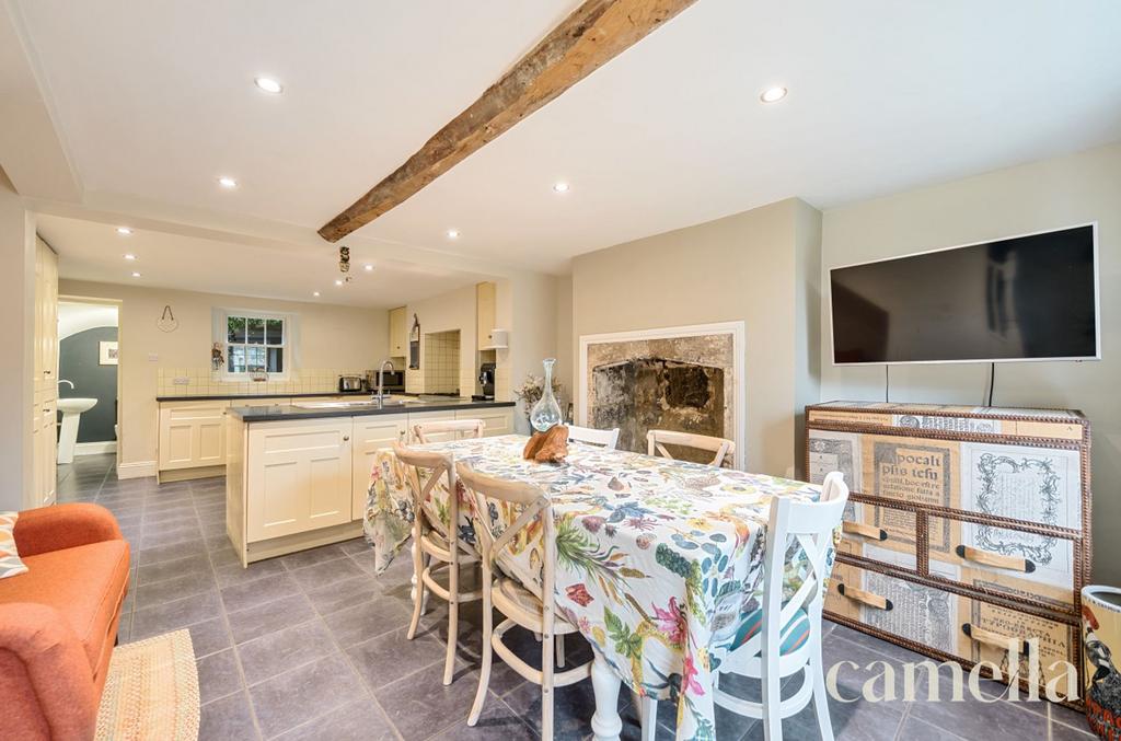 Kitchen/Dining Area
