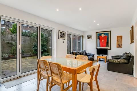 15 Bramalea Close, London, N6 4QD