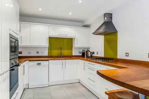 15 Bramalea Close, London, N6 4QD